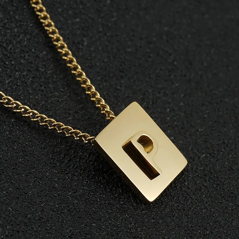 Collier lettre carré en acier inoxydable