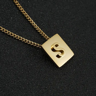 Collier lettre carré en acier inoxydable